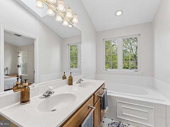 5th image of 13007 Rosebay Dr #1505