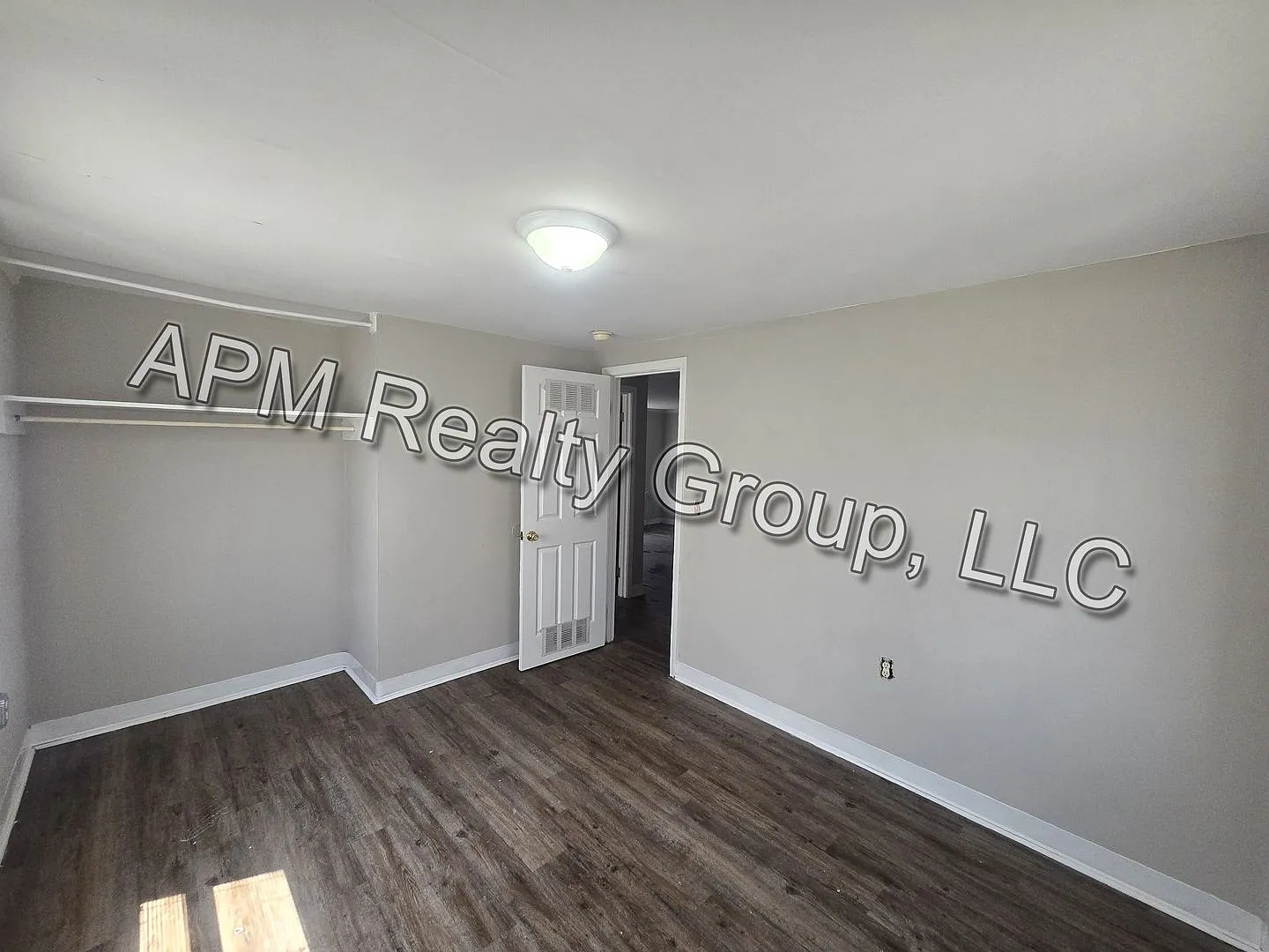 Two bedroom apartment off Colonial Drive — Photo 3