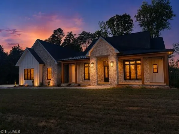 765 Golf Course Rd, Pilot Mountain, NC 27041
