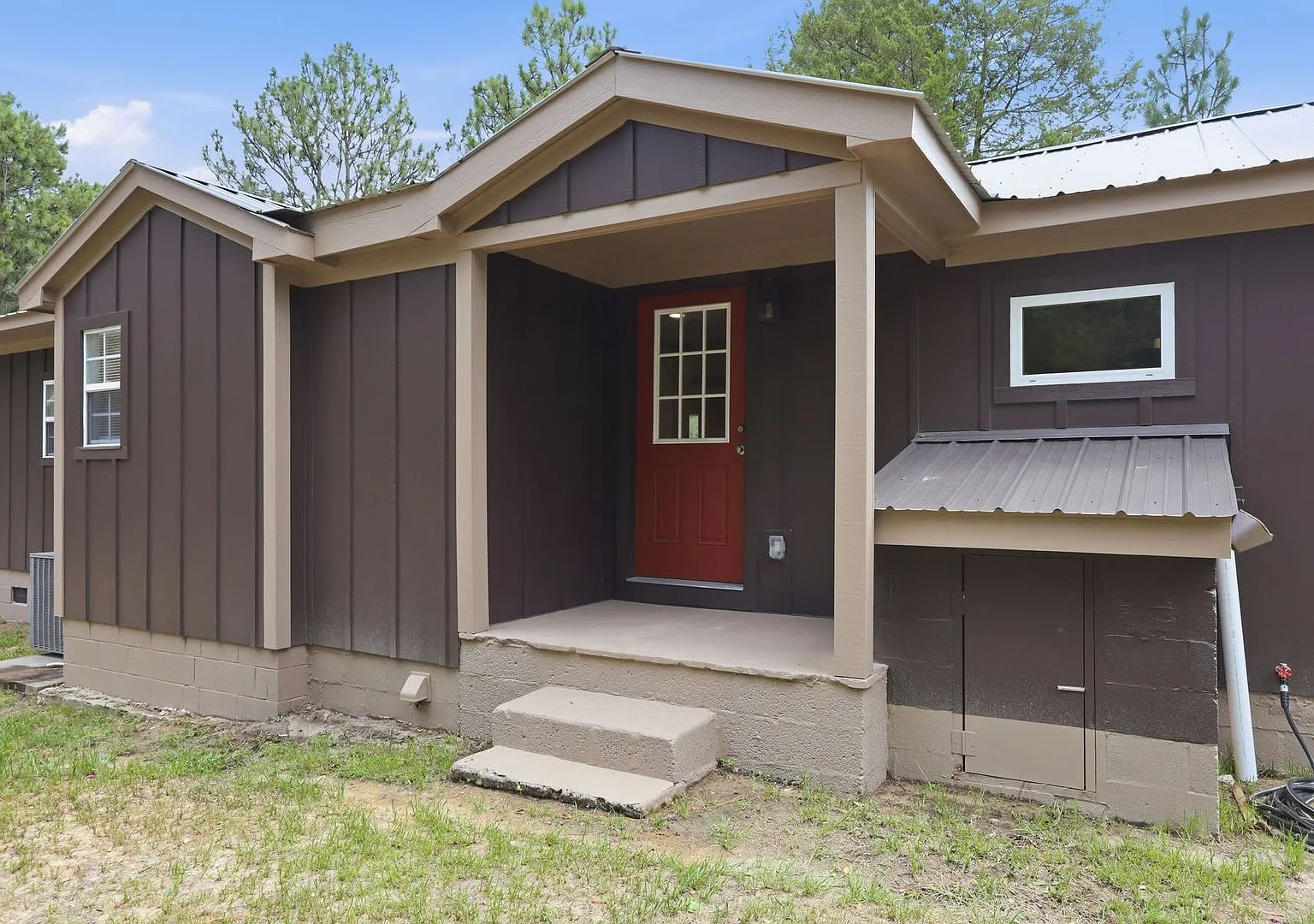 Total Renovation on One Private Acre - A Truly One-of-a-Kind Rental! — Photo 2