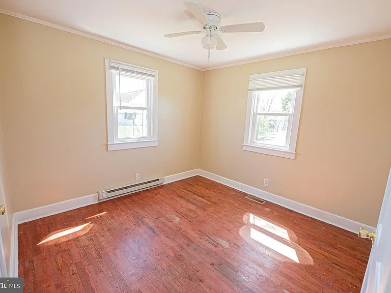 602 E Main St — Photo 50
