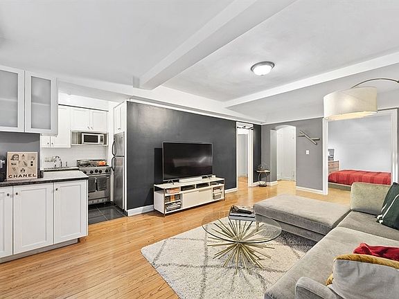 2nd image of 333 W 56th St APT 2G