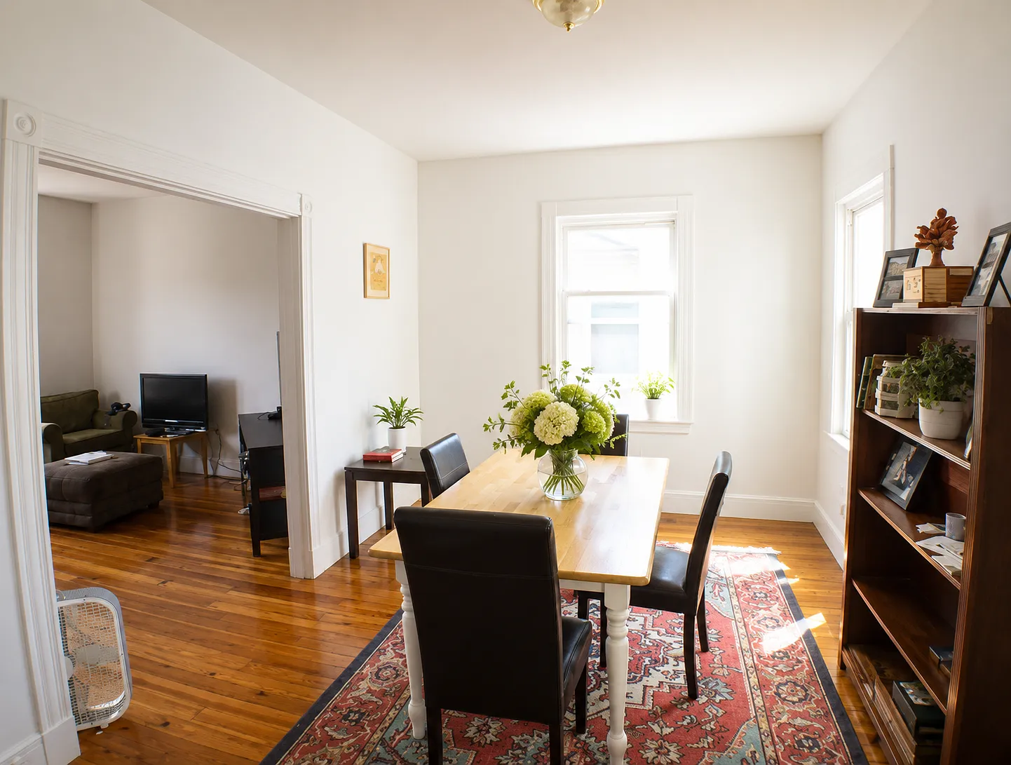 3 bed, 1221 sqft, $3,200 — Photo 2