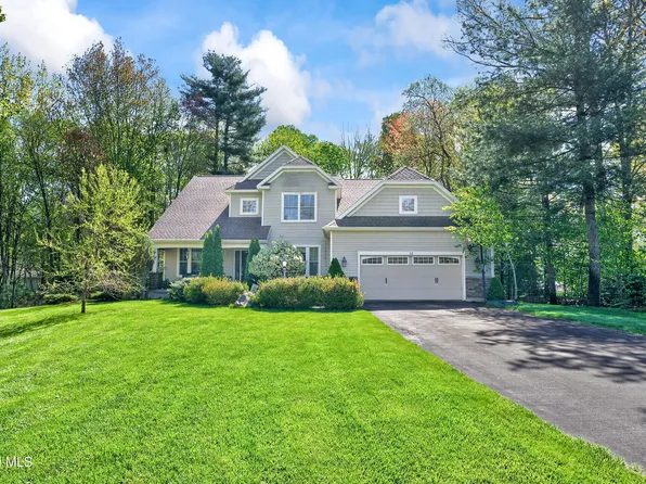 12 Carrington Court, Clifton Park, NY 12065