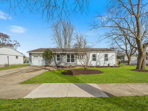 1145 Valley Stream Dr, Wheeling, IL 60090