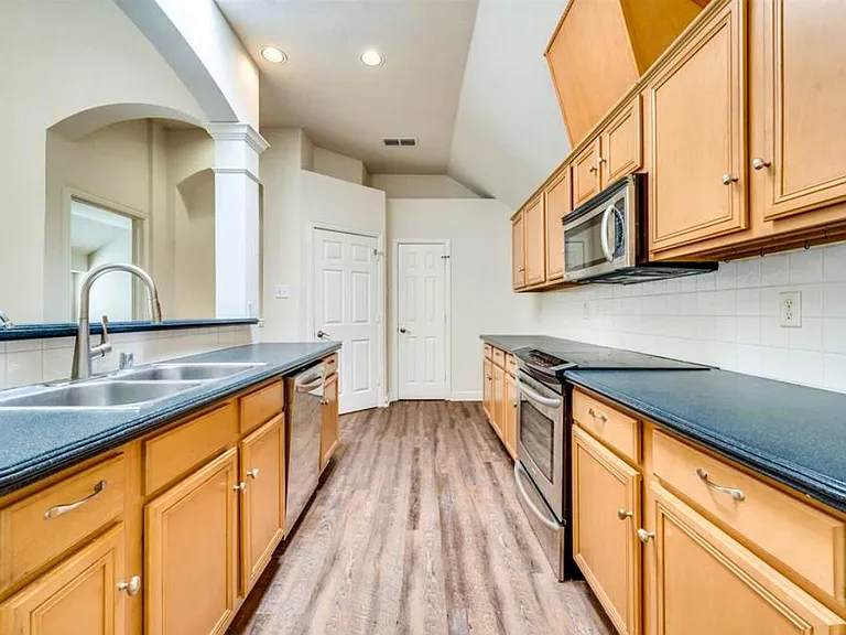 8101 Still Springs Dr — Photo 19