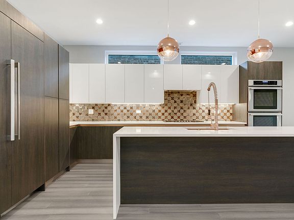 4th image of 732 W Aldine Ave #3