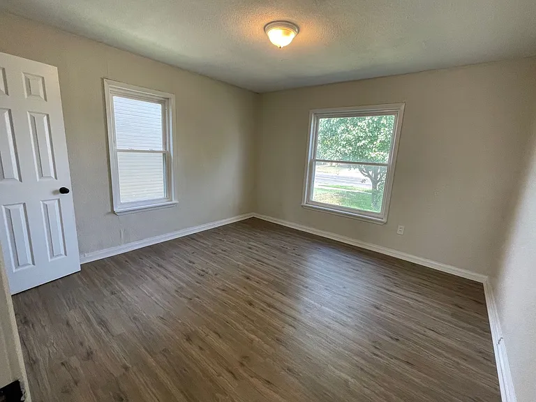 4001 S Hughes St — Photo 6