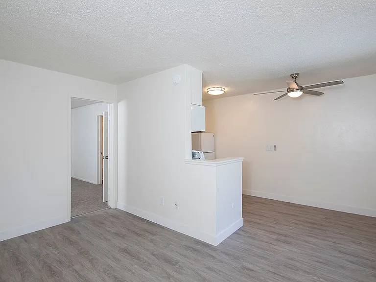 Aztec Pacific Apartments — Photo 21