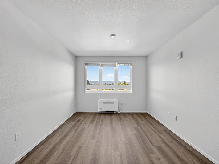 Dry Creek Crossing Apartments — Photo 41