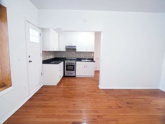 4th image of 259 S 2nd St APT 1R