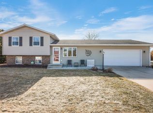 5033 Brookfield Cir, Manitowoc, WI 54220