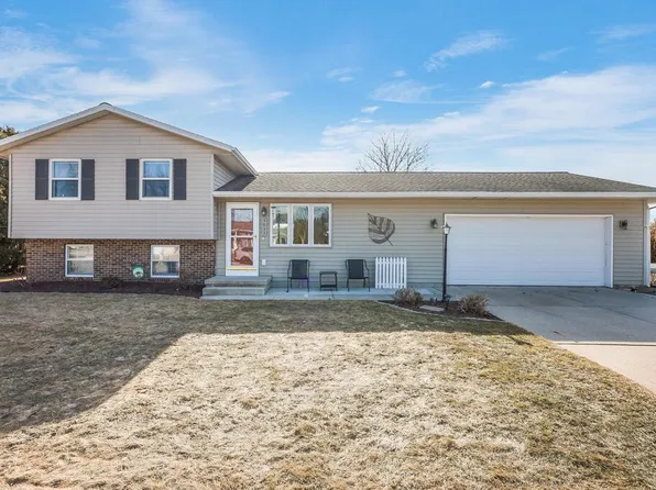 5033 Brookfield CIRCLE, Manitowoc, WI 54220