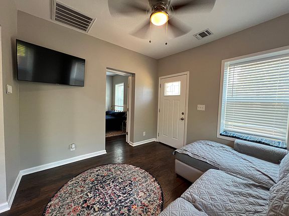 5th image of 333 E Woodlawn Ave