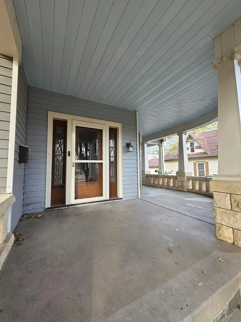 Spacious 5-Bedroom Home with Character, Charm & Private Mother-in-Law Suite! — Photo 4