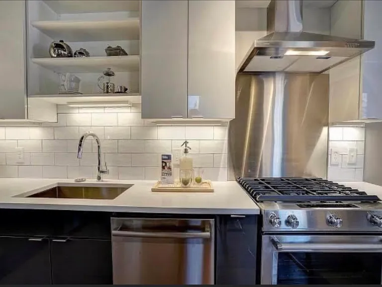 121 Green St #2 — Photo 3