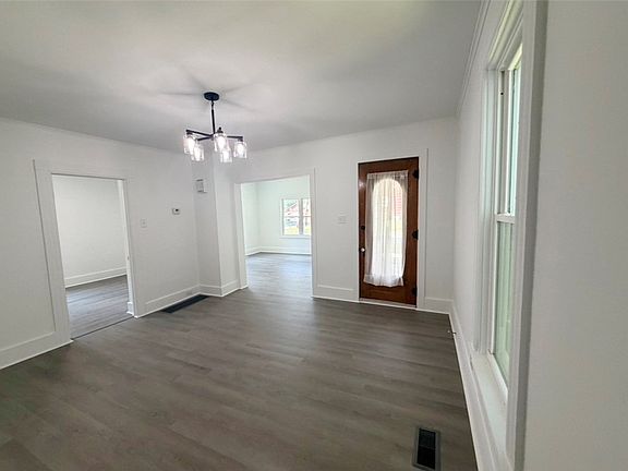 5th image of 55 Pleasant St