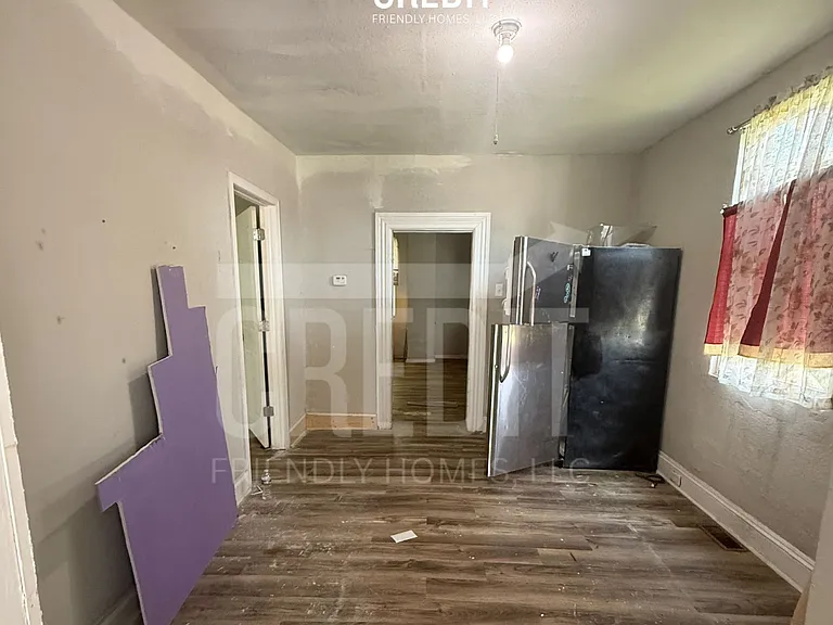 1315 Poindexter St — Photo 4