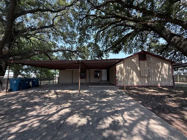 926 Millican St, Navasota, TX 77868