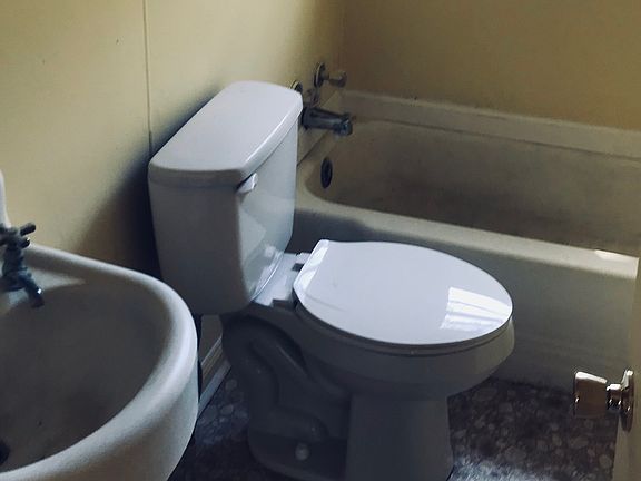 5th image of 855 Bowie St