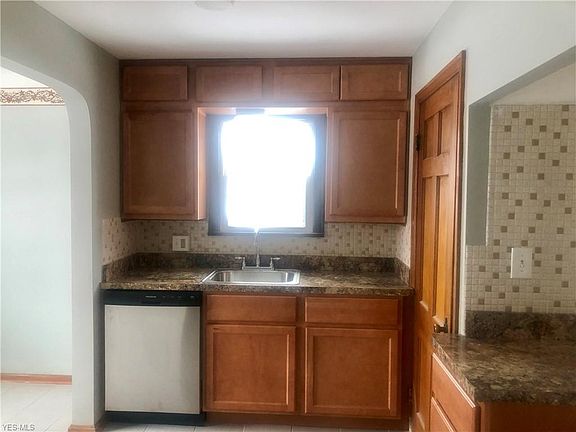 4th image of 9332 S Highland Ave