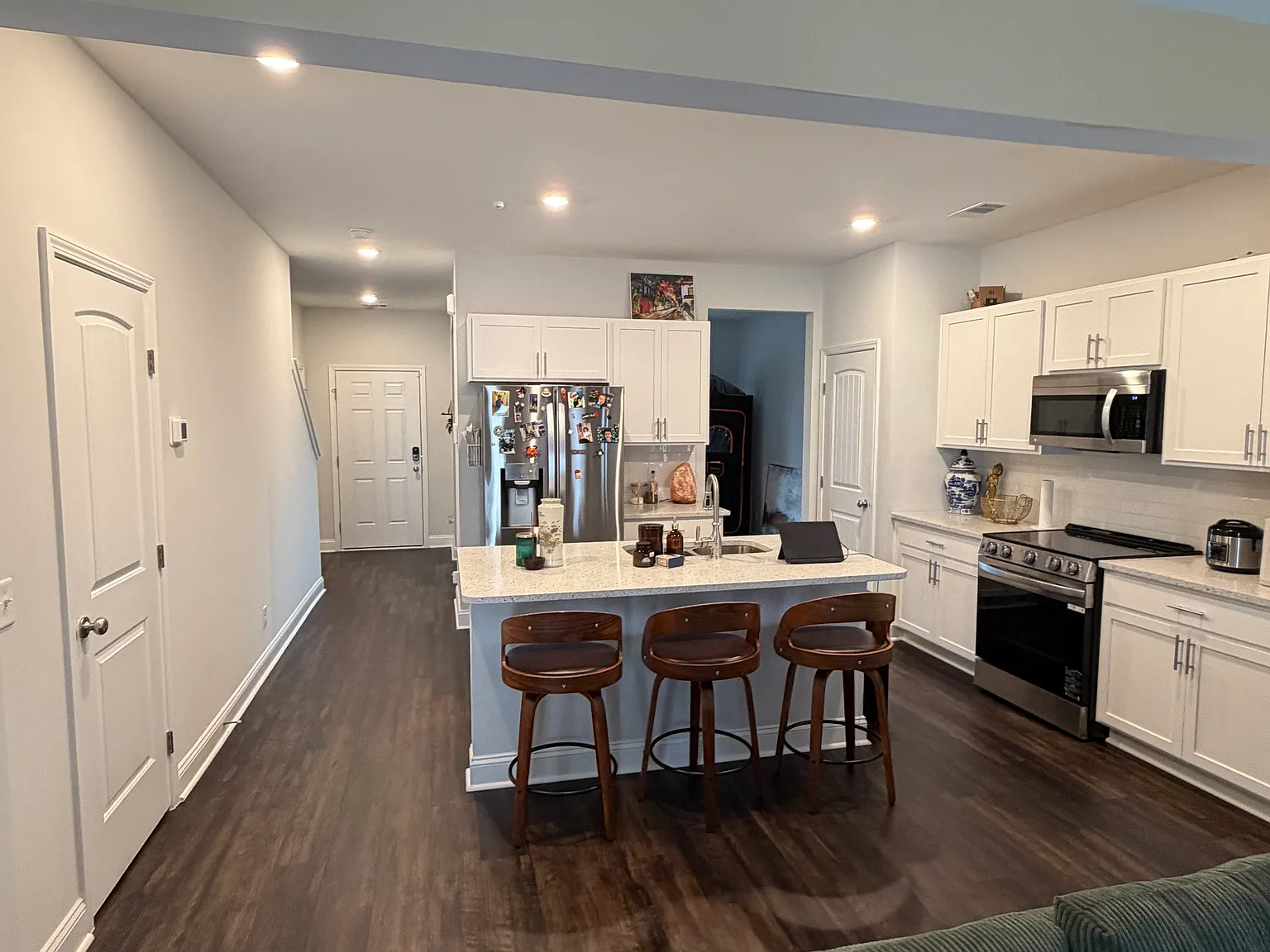 4 bed, 1998 sqft, $2,650 — Photo 4