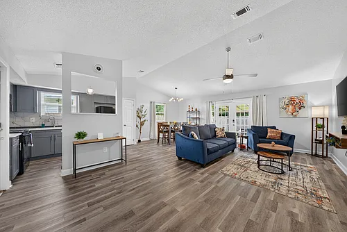 3349 Green St Photo 1
