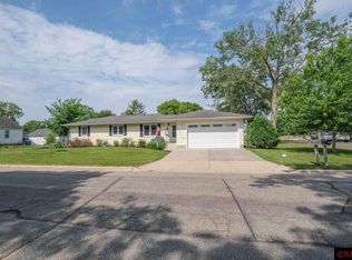 909 9th St NE, Waseca, MN 56093
