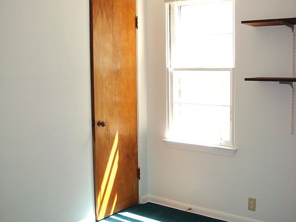 5th image of 587 Cornell Ave