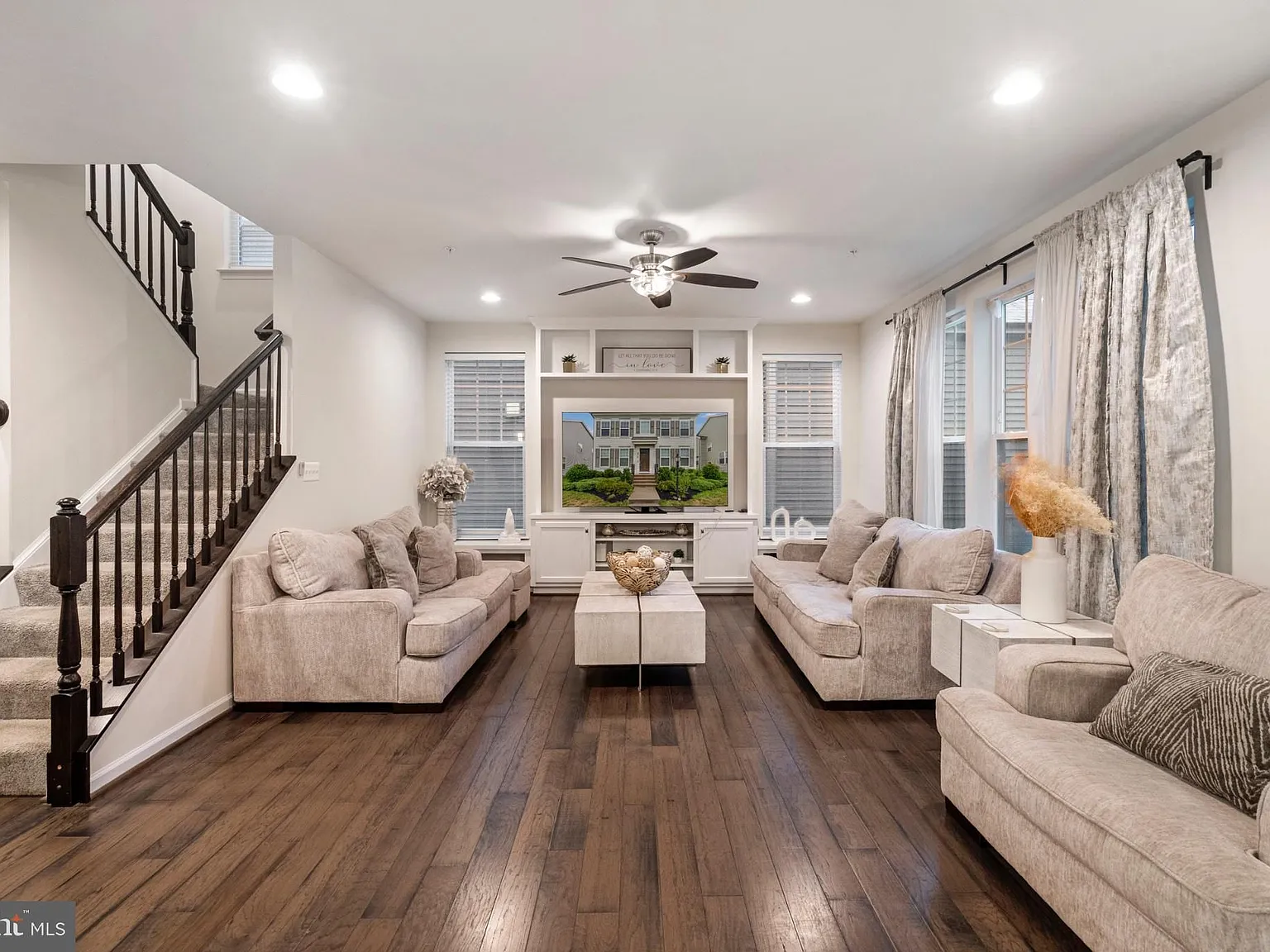 4 bed, 3.5 bath, 3548 sqft, $4,195 — Photo 3