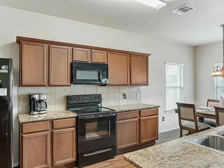1402 Bent Grass Dr — Photo 20