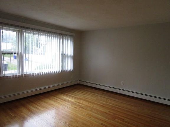 5th image of 90 Eliot Ave