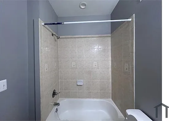 742 N Kenwood Ave — Photo 10