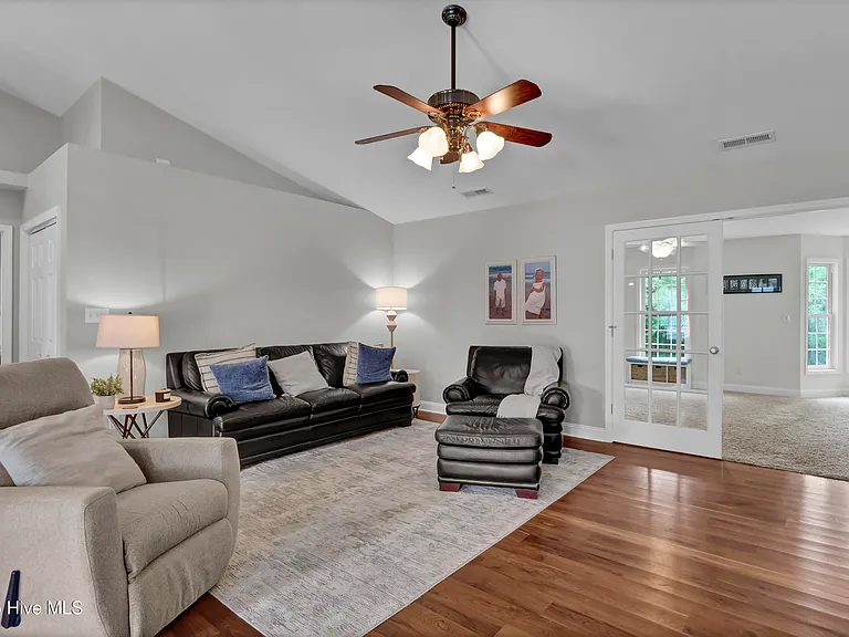 305 Lafayette St — Photo 3