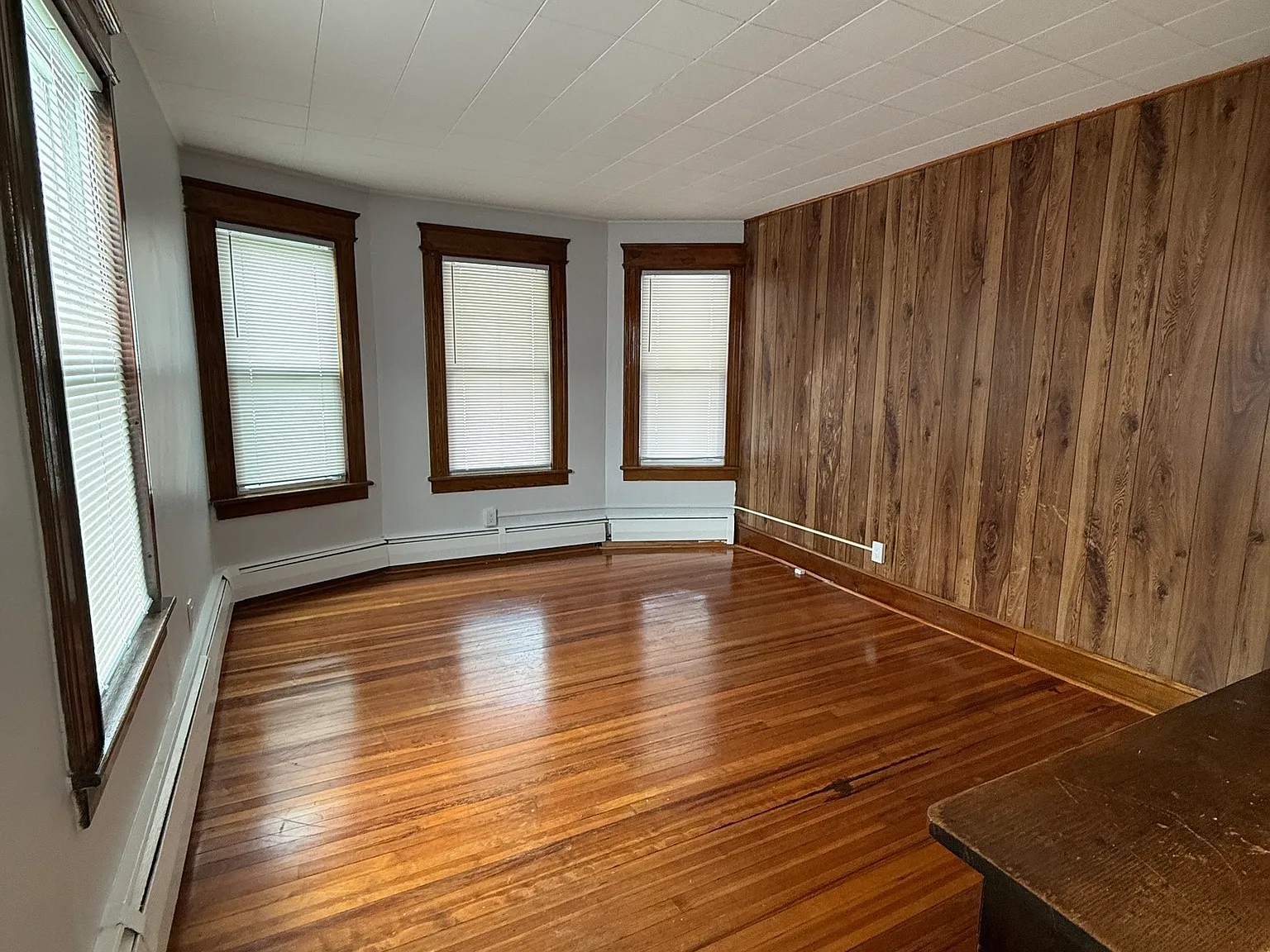 2 bed, 1.0 bath, 3120 sqft, $1,700 — Photo 2