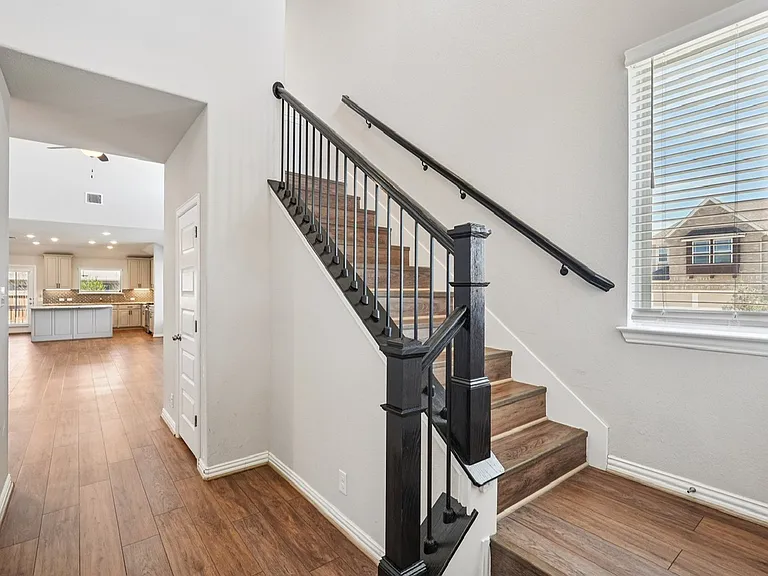 2034 Egret Ave — Photo 3