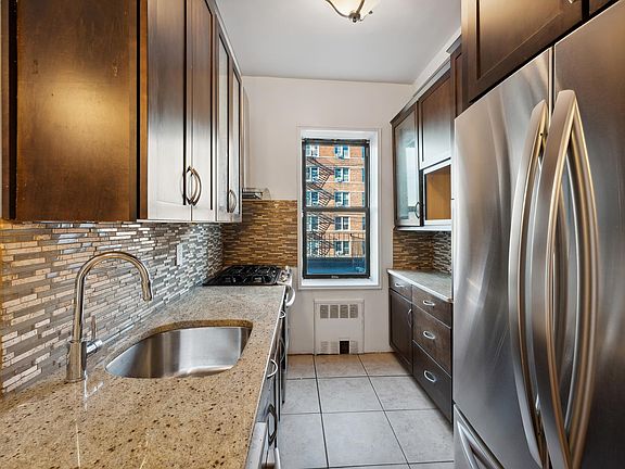 2nd image of 309 N Broadway