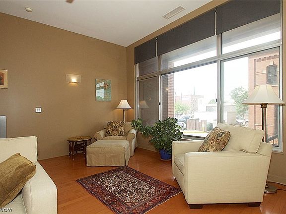3rd image of 1951 W 26th St #Townhouse 10