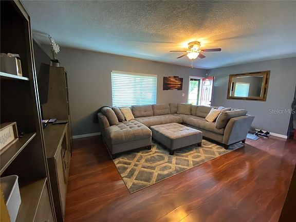 2nd image of 611 Pine St