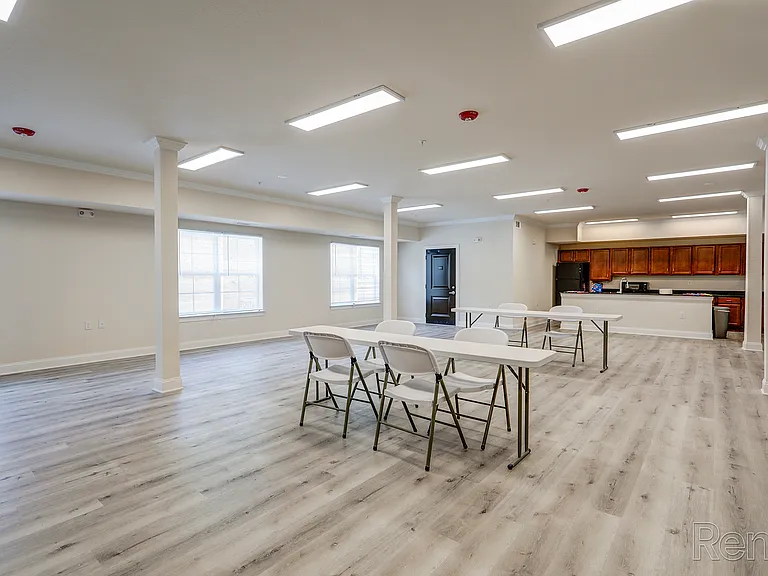 Hummingbird Hill Apartments — Photo 22