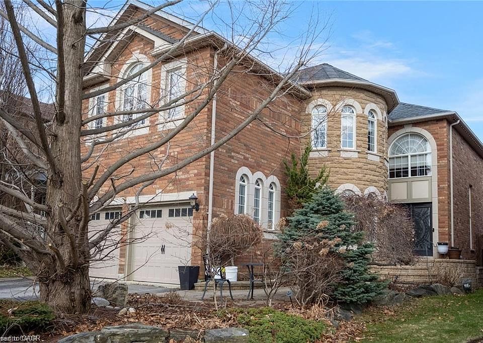 1st image of 34 Forsyth Cres