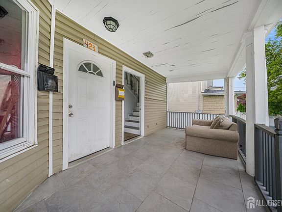 2nd image of 421-423 Magie Ave