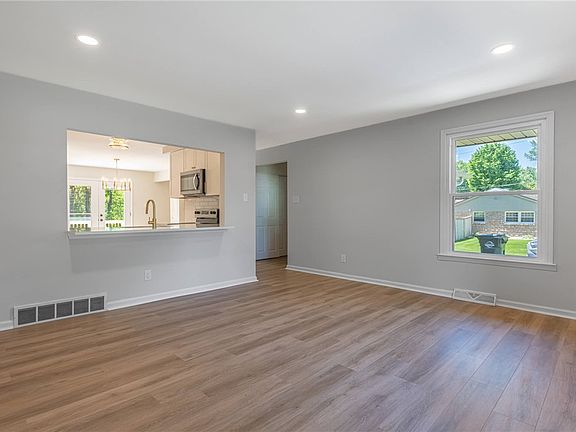 3rd image of 2434 Barnett Dr