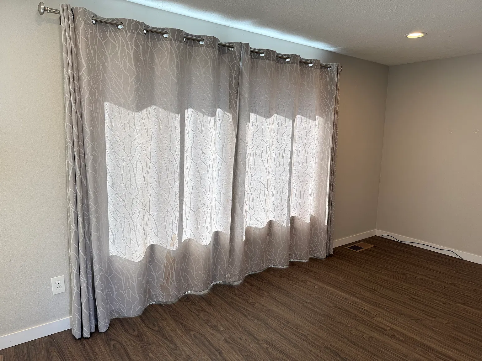 3 bed, 1200 sqft, $1,800 — Photo 3
