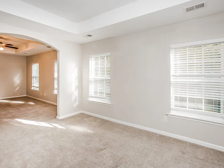5104 Abercromby St — Photo 5