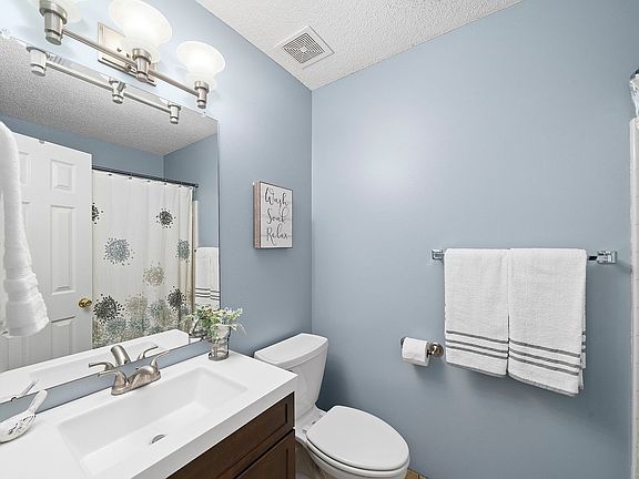 2nd image of 1105 Travis Pl