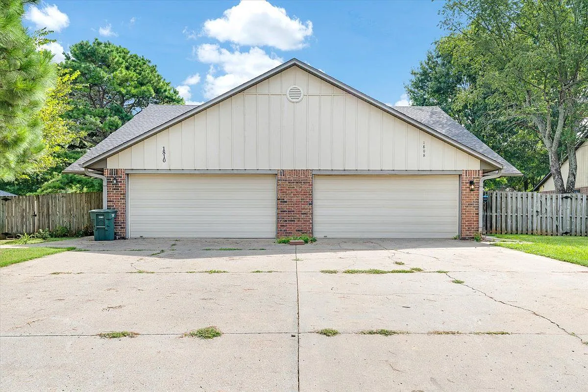 3 bed, 2.0 bath, 1750 sqft, $1,650 — Photo 2