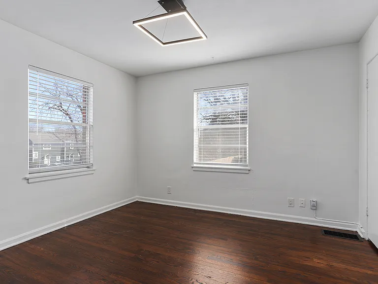 Roanoke Apartments — Photo 4