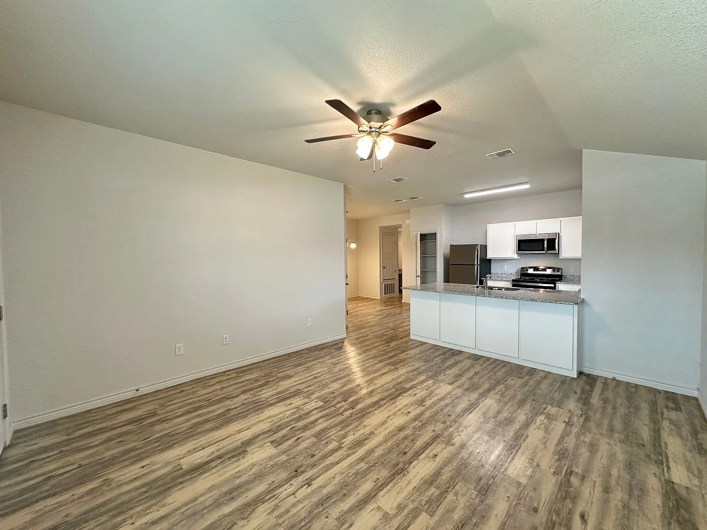 1801 Clovis — Photo 3
