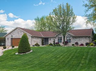 9676 S Fox Run, Oak Creek, WI 53154